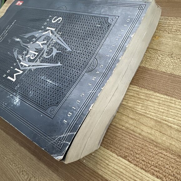 Paperback Elder Scrolls V: Skyrim Legendary Edition Game Guide - No Map - Picture 4 of 15